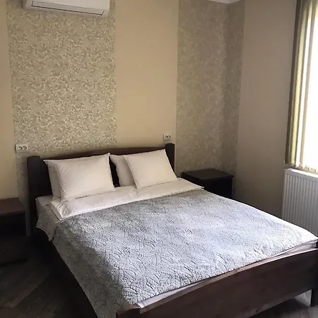 Gray * Vynohradiv